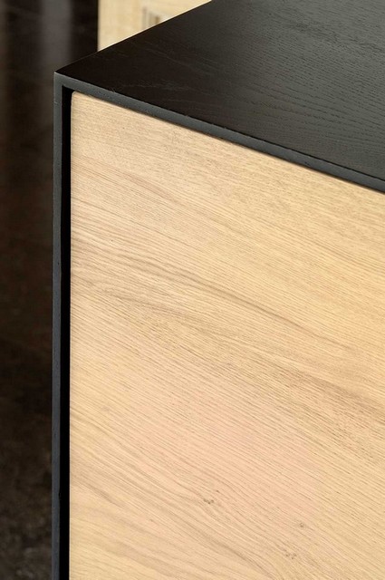 TV Board Blackbird Eiche massiv B 180 cm