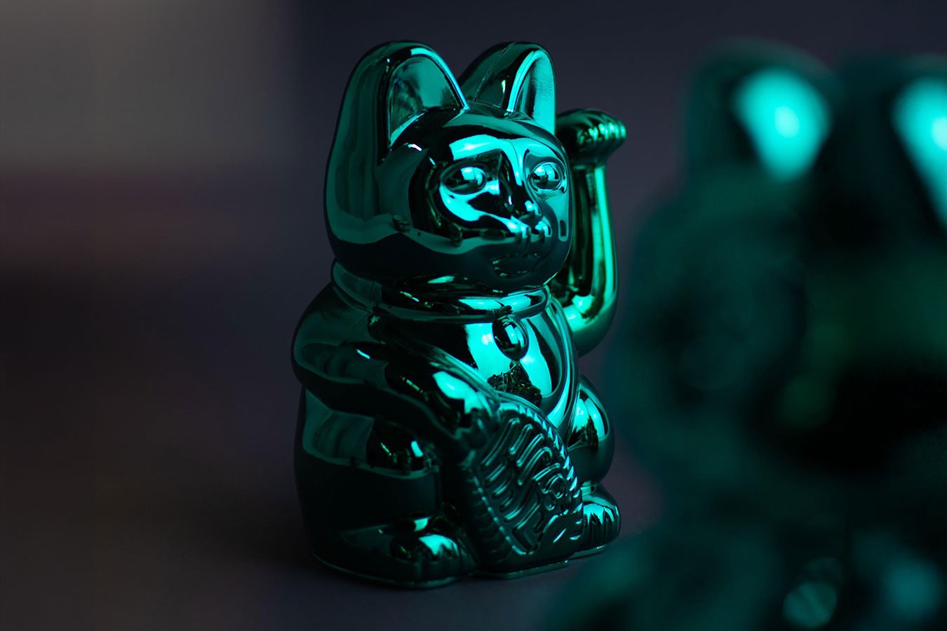 Winkekatze Lucky Cat Cosmic shiny grün