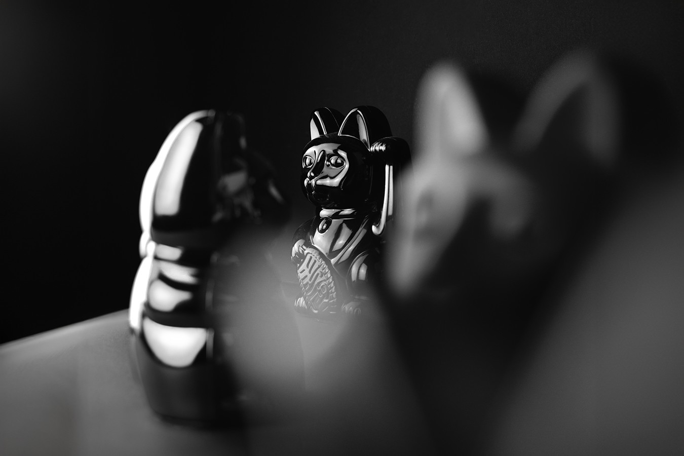 Winkekatze Lucky Cat Cosmic shiny schwarz