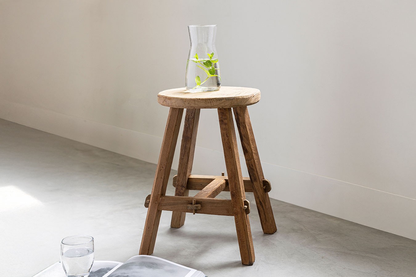 Hocker Agung rund recycletes Teakholz