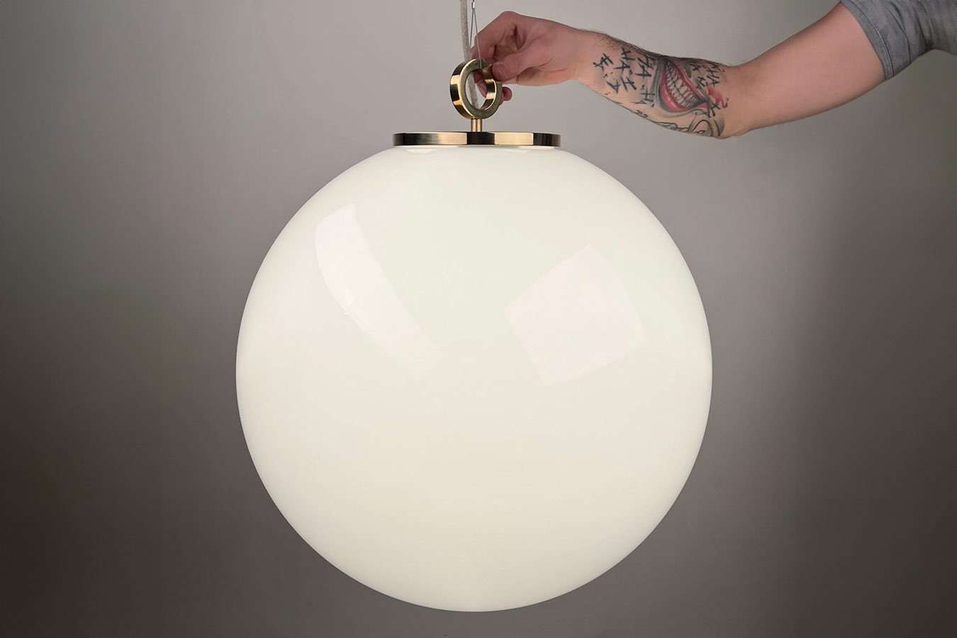 Hängelampe White Ball mit Ring 50 cm