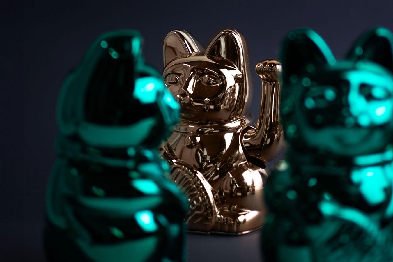 Winkekatze Lucky Cat Cosmic shiny platin