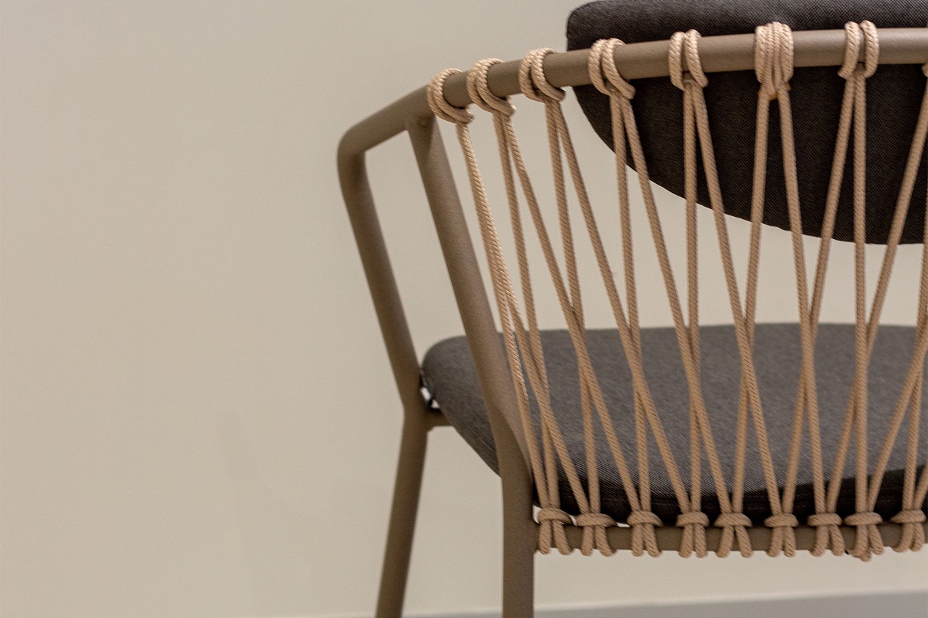 Designstuhl Baga mit zweiteiger Polsterung  braun