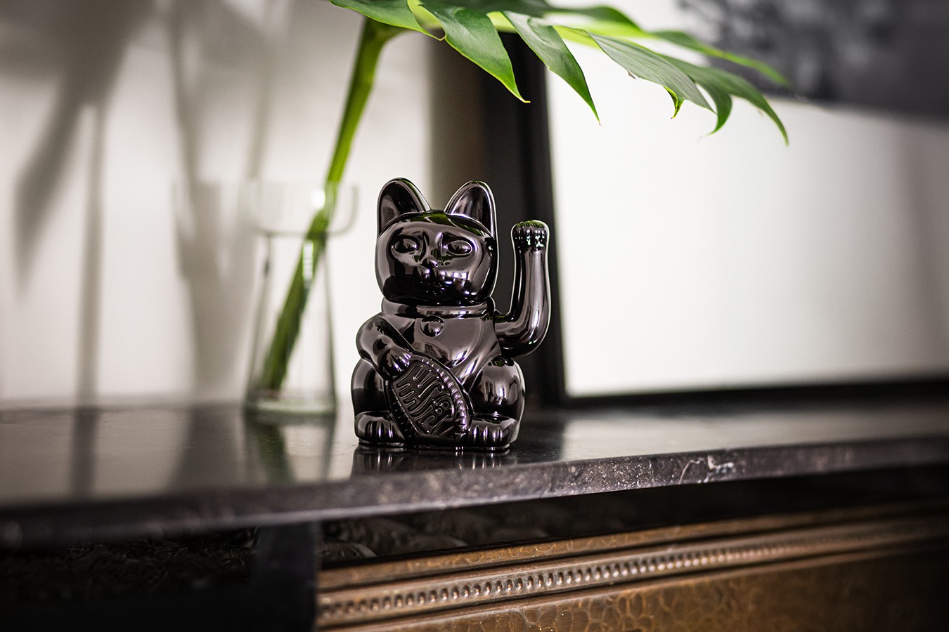 Winkekatze Lucky Cat Cosmic shiny schwarz