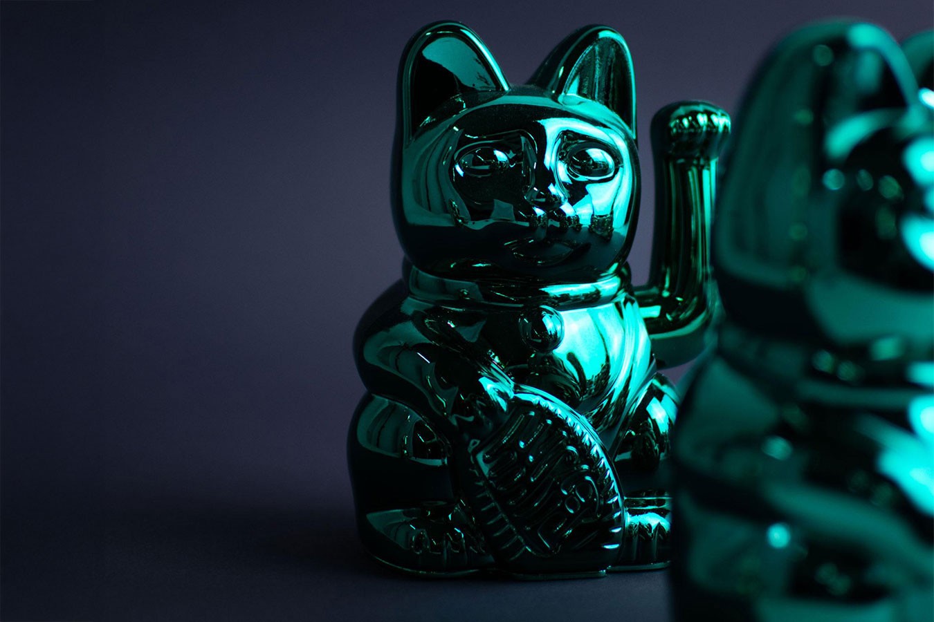 Winkekatze Lucky Cat Cosmic shiny grün
