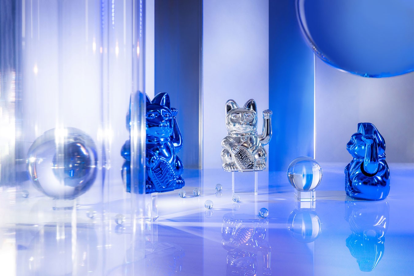 Winkekatze Lucky Cat Cosmic shiny blau