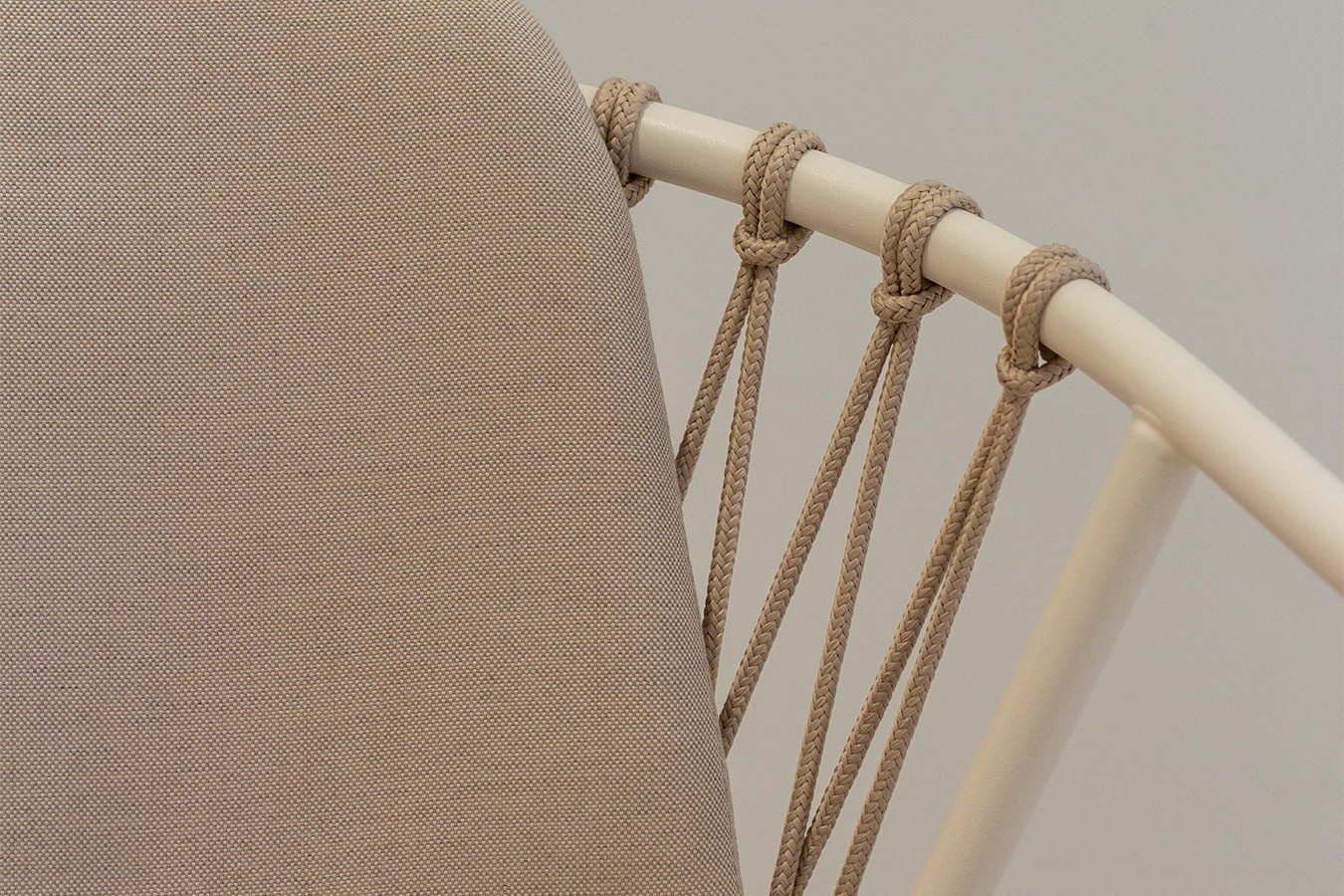 Designstuhl Baga durchgehende Polsterung natur