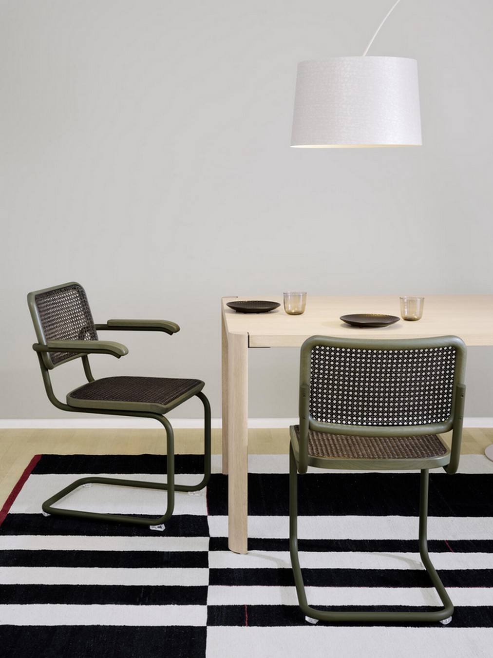 Freischwinger S32V Rattan grün
