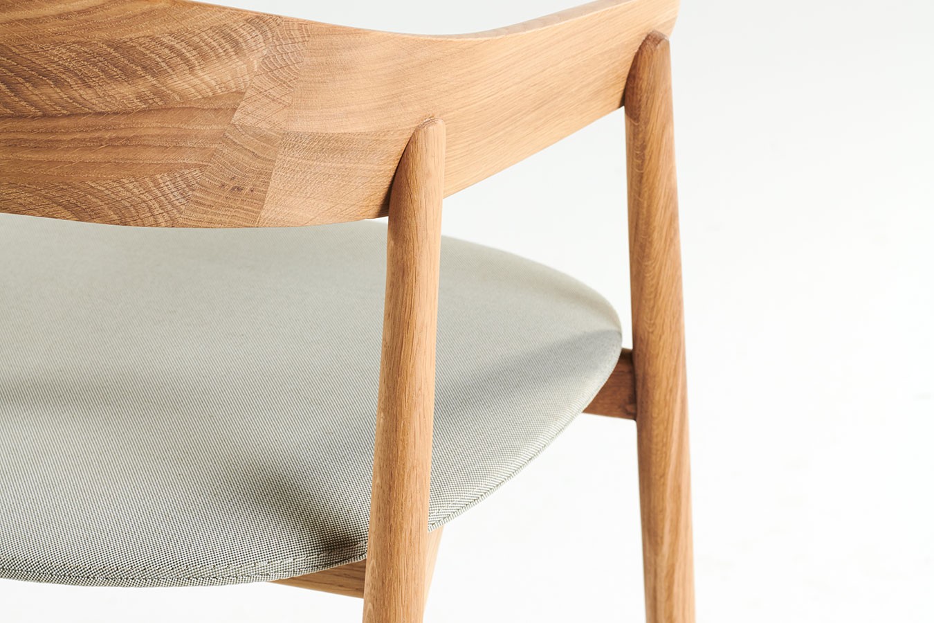Designerstuhl Unaj mit Arm Eiche