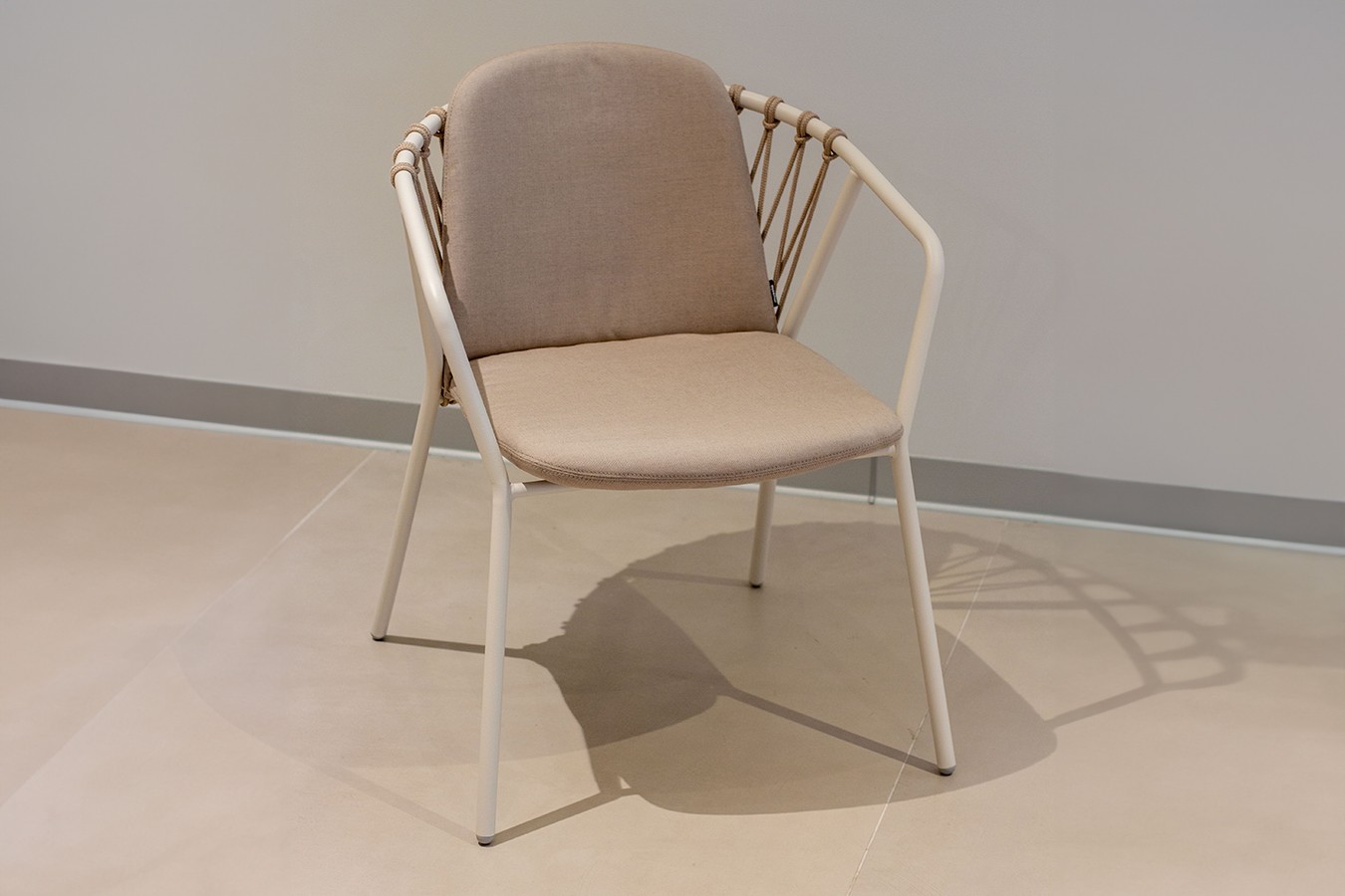 Designstuhl Baga durchgehende Polsterung natur