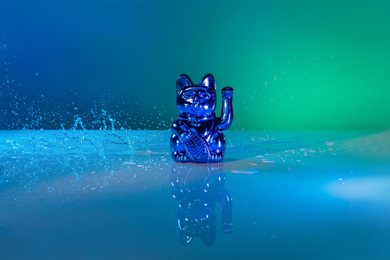 Winkekatze Lucky Cat Cosmic shiny blau