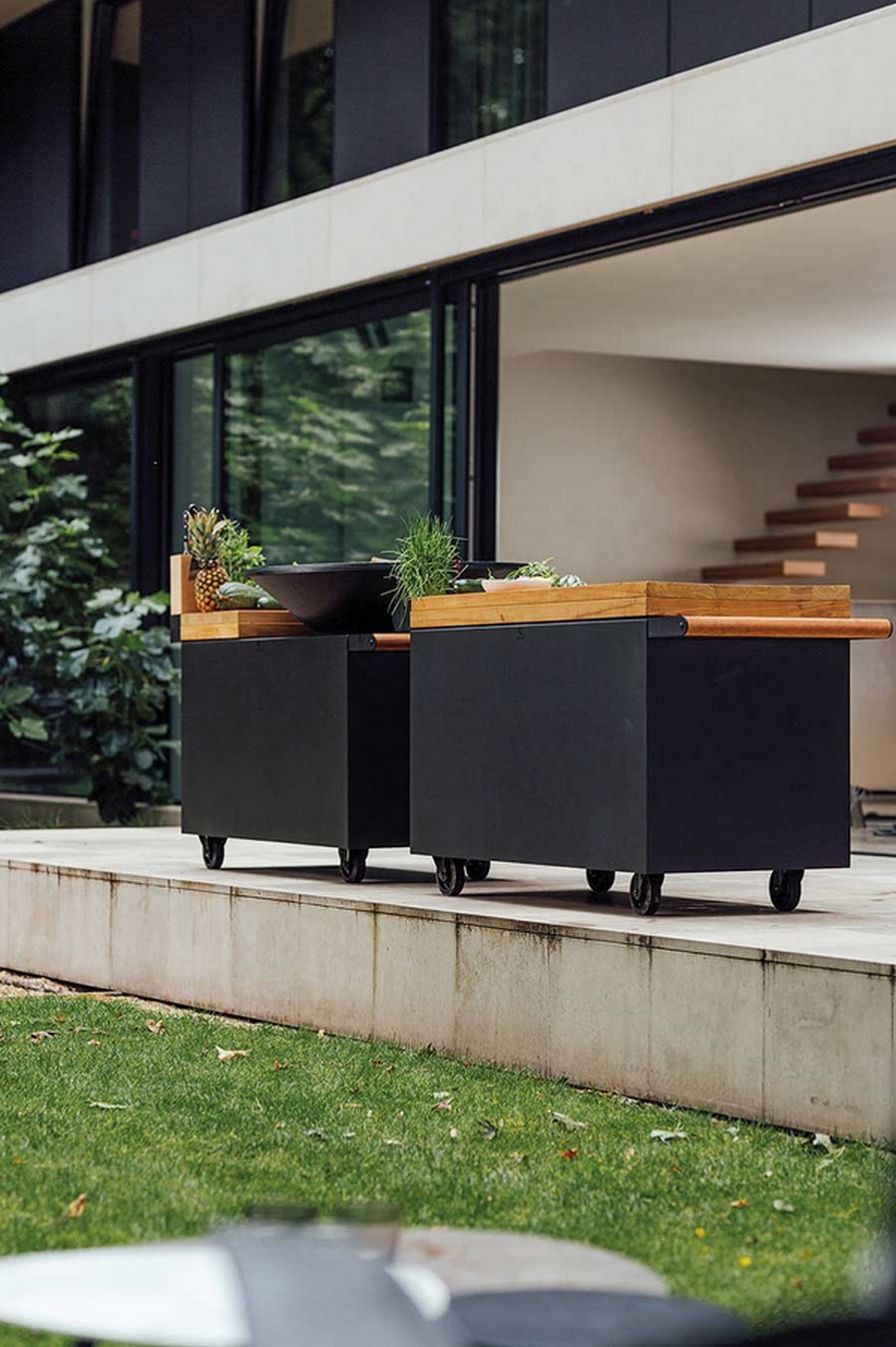 Ofyr Grill Island  Black 100 PRO Teakholz