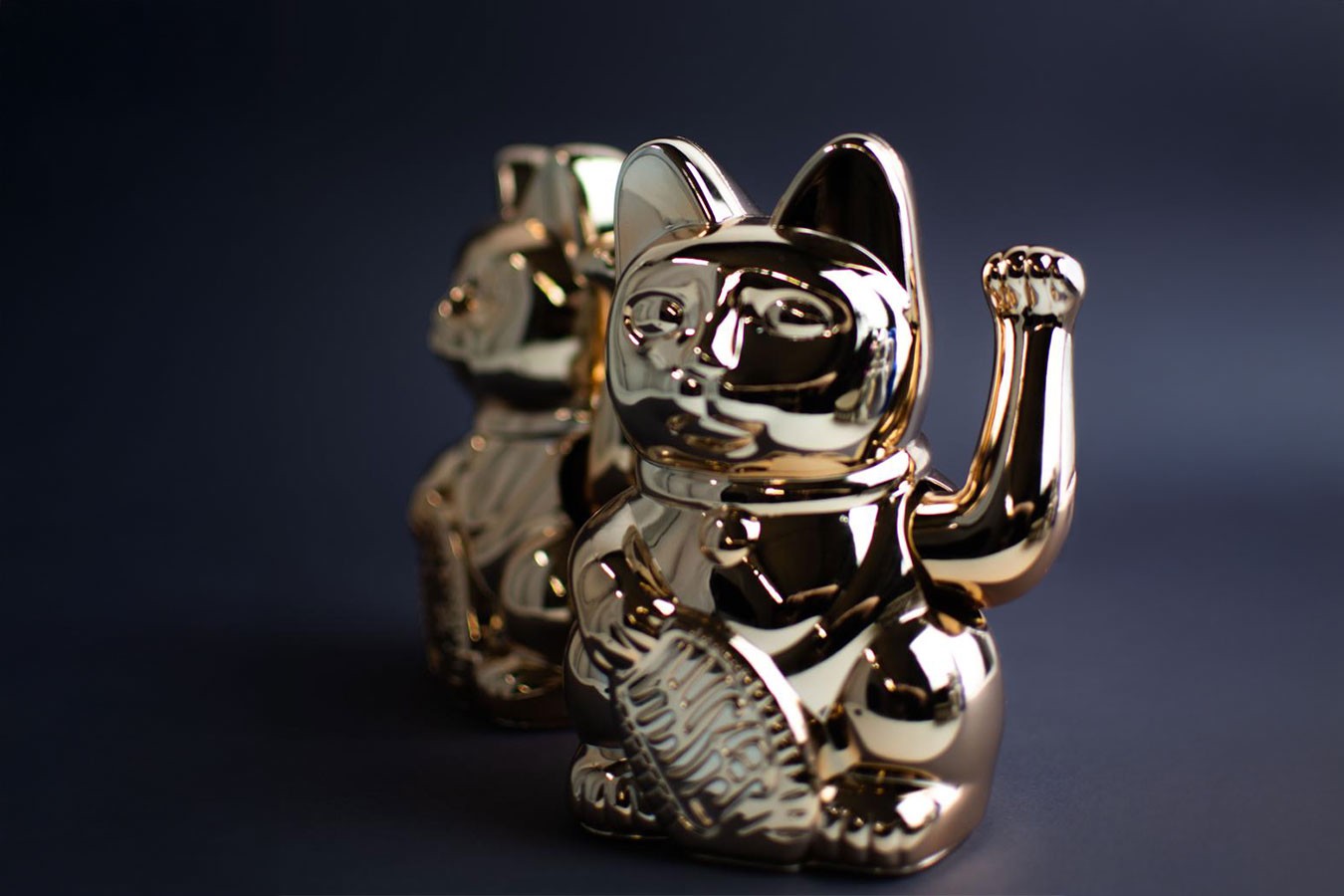 Winkekatze Lucky Cat Cosmic shiny platin