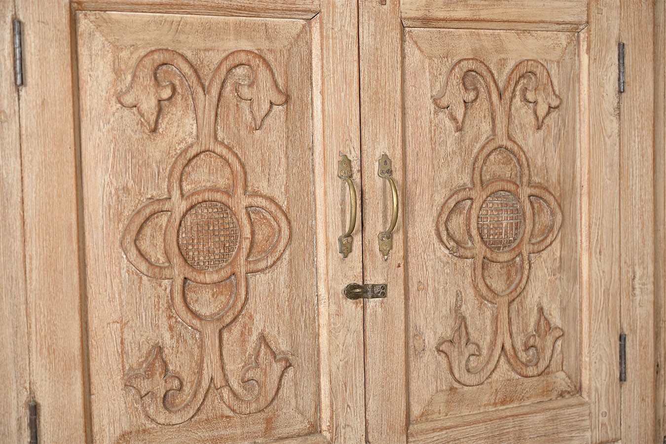 Vitrinenschrank Dutch Style mit Kacheln whitewashed