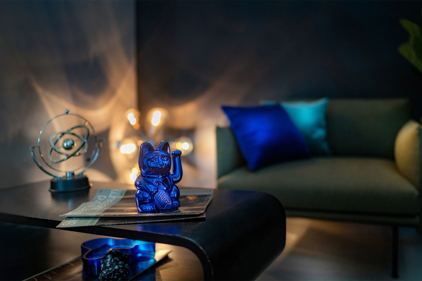 Winkekatze Lucky Cat Cosmic shiny blau