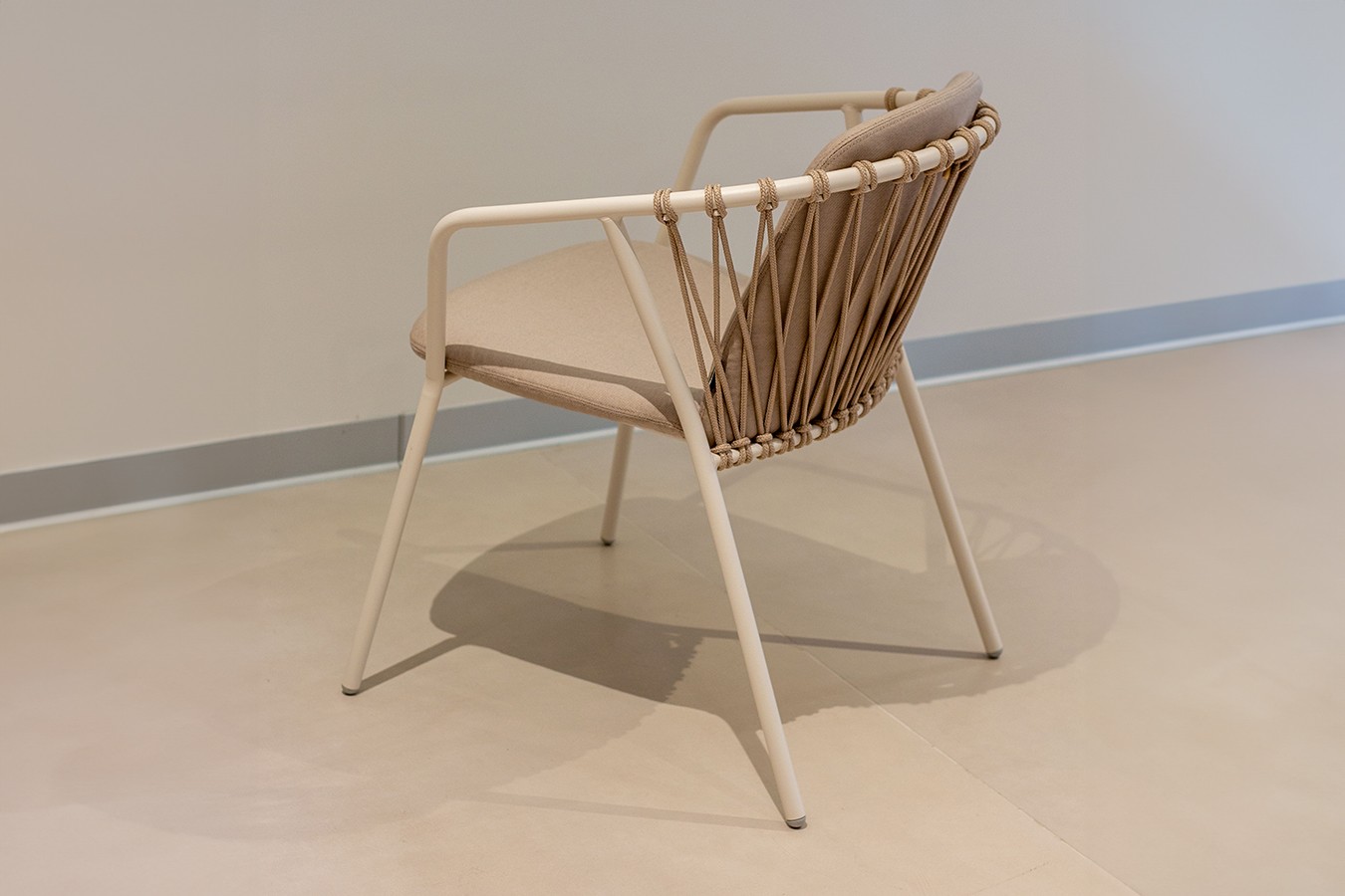 Designstuhl Baga durchgehende Polsterung natur