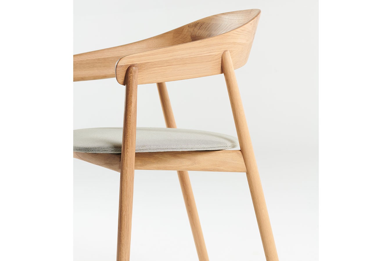Designerstuhl Unaj mit Arm Eiche