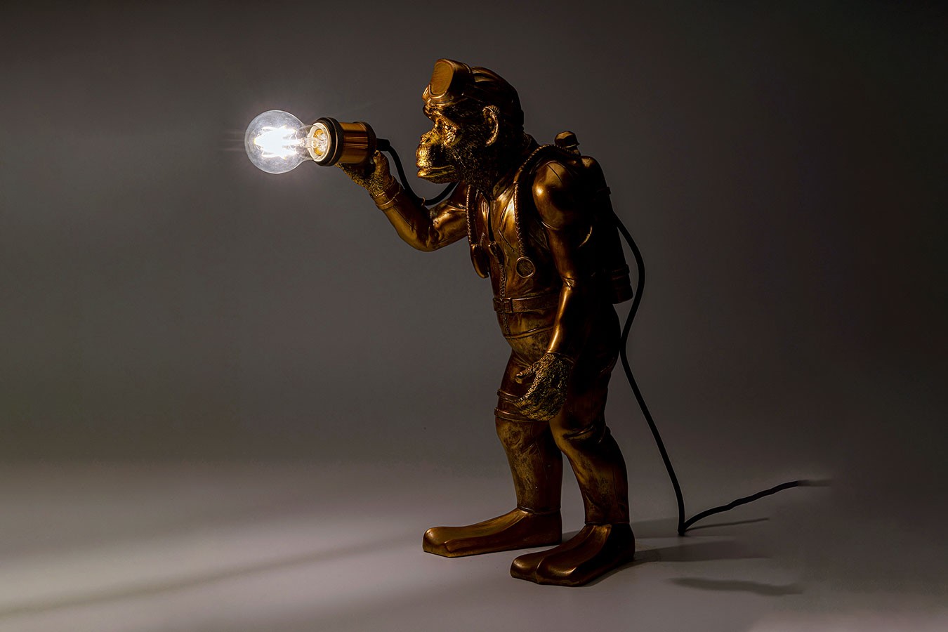 Tischlampe Affe Taucher gold