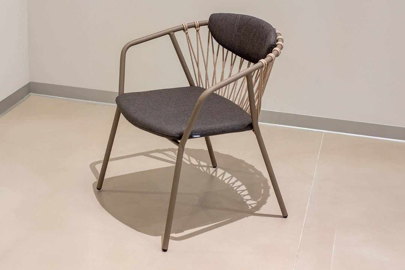 Designstuhl Baga mit zweiteiger Polsterung  braun