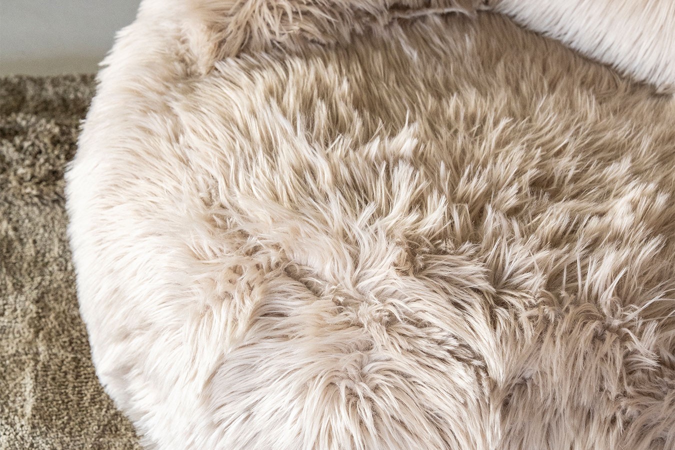 Snuzzle Sitzsack Kunstfell taupe