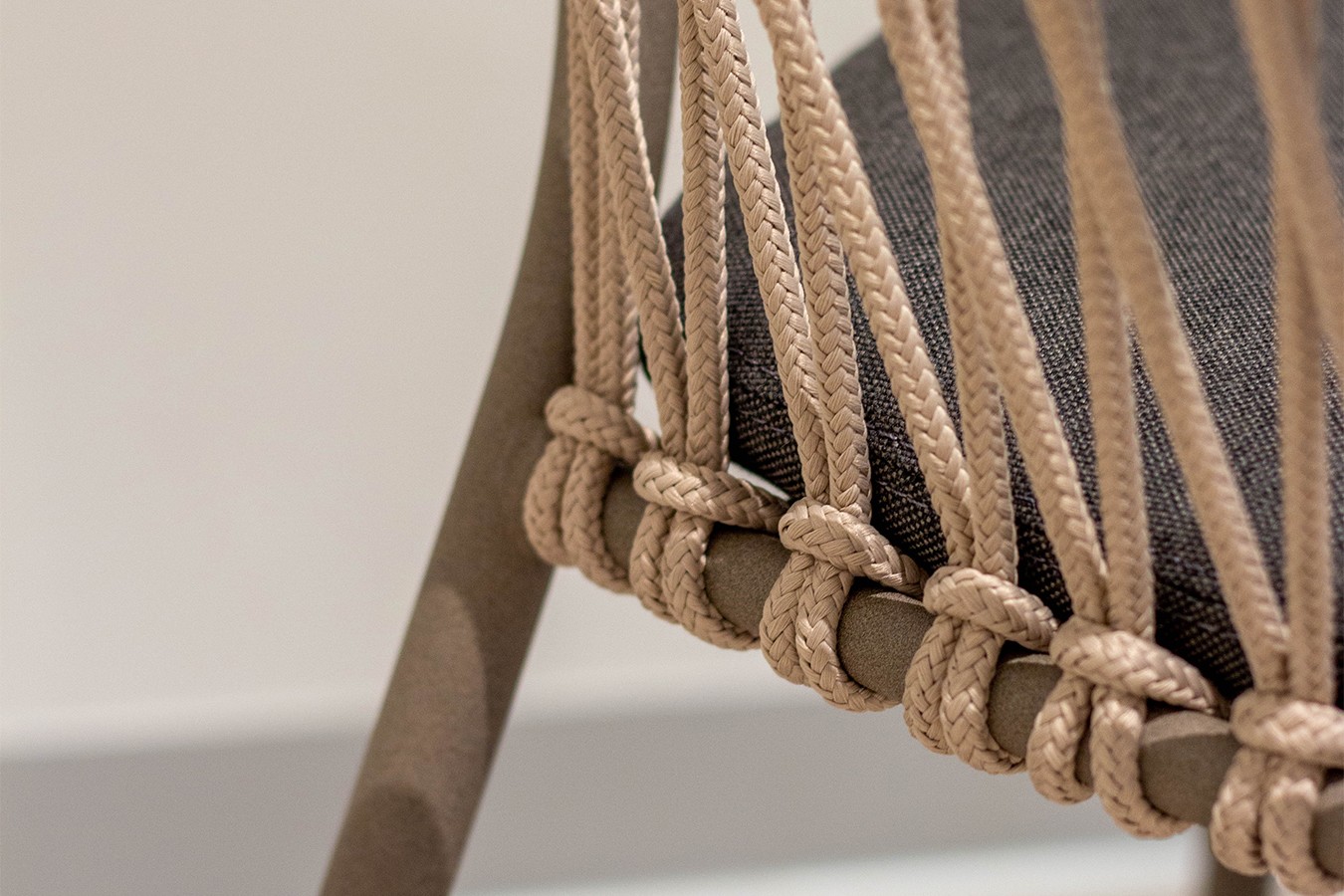 Designstuhl Baga mit zweiteiger Polsterung  braun