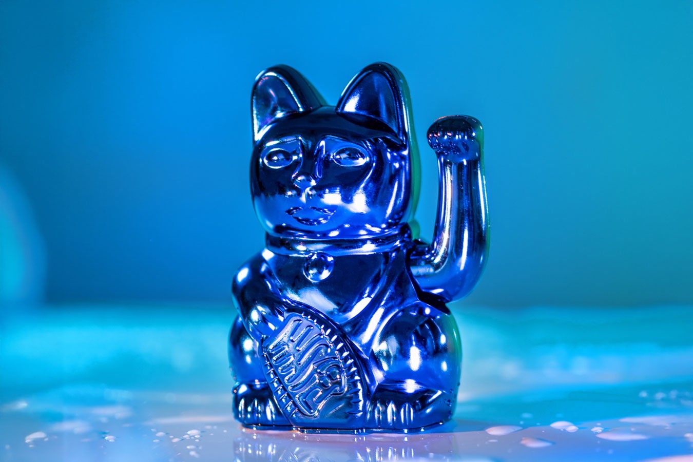 Winkekatze Lucky Cat Cosmic shiny blau