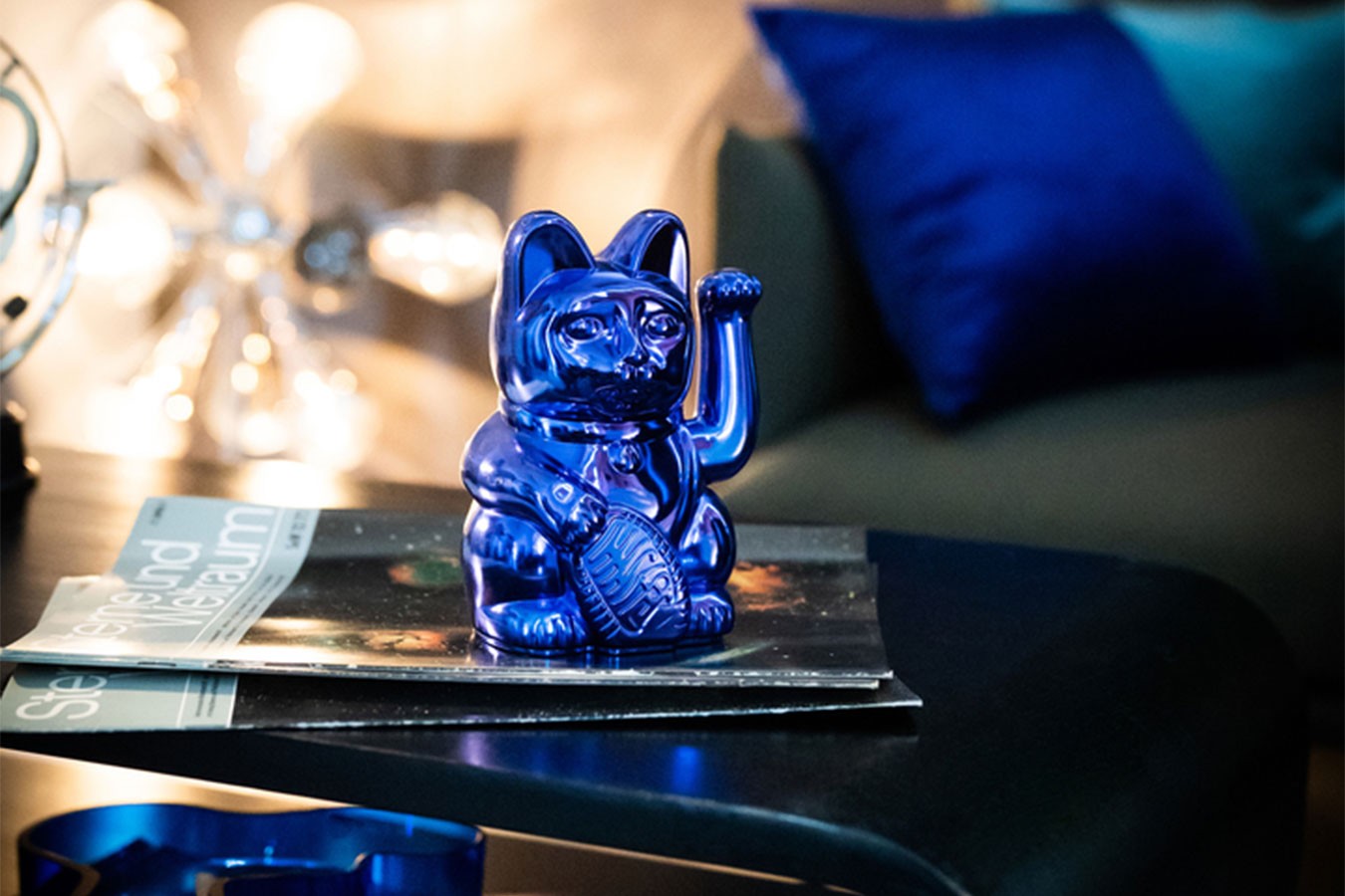 Winkekatze Lucky Cat Cosmic shiny blau