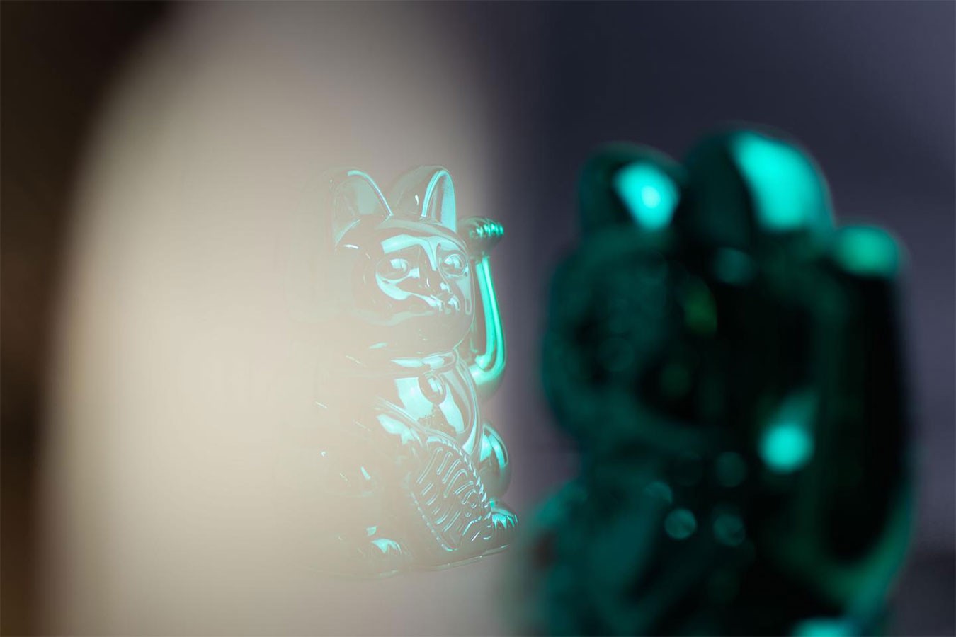 Winkekatze Lucky Cat Cosmic shiny grün