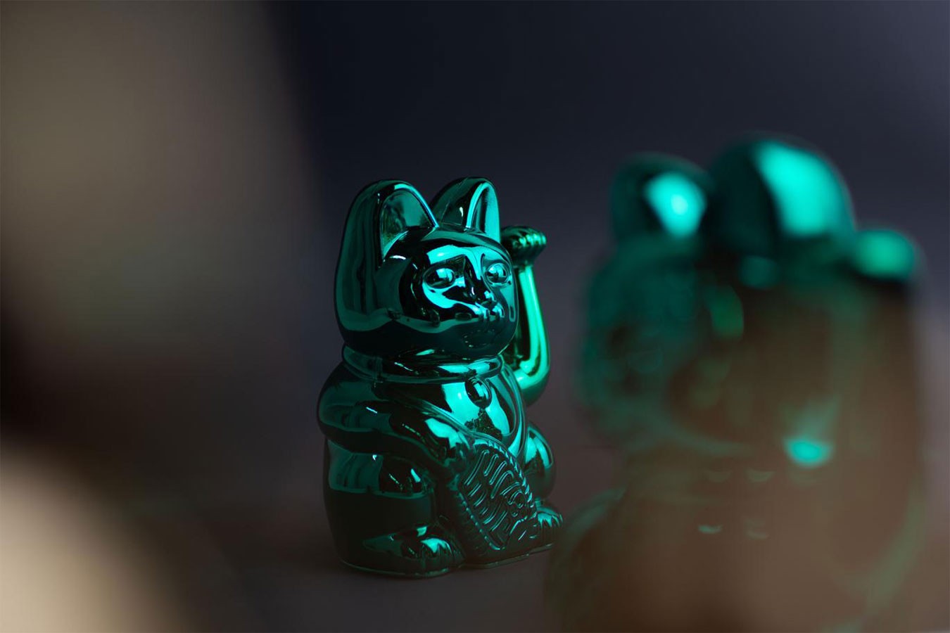Winkekatze Lucky Cat Cosmic shiny grün