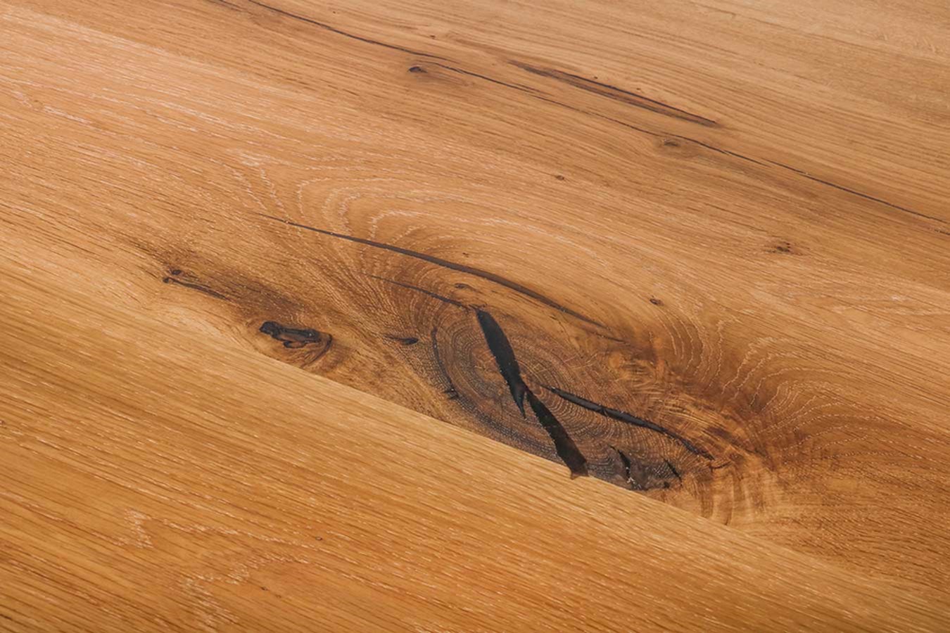 Esstisch astige Eiche Massivholz gerade Kante