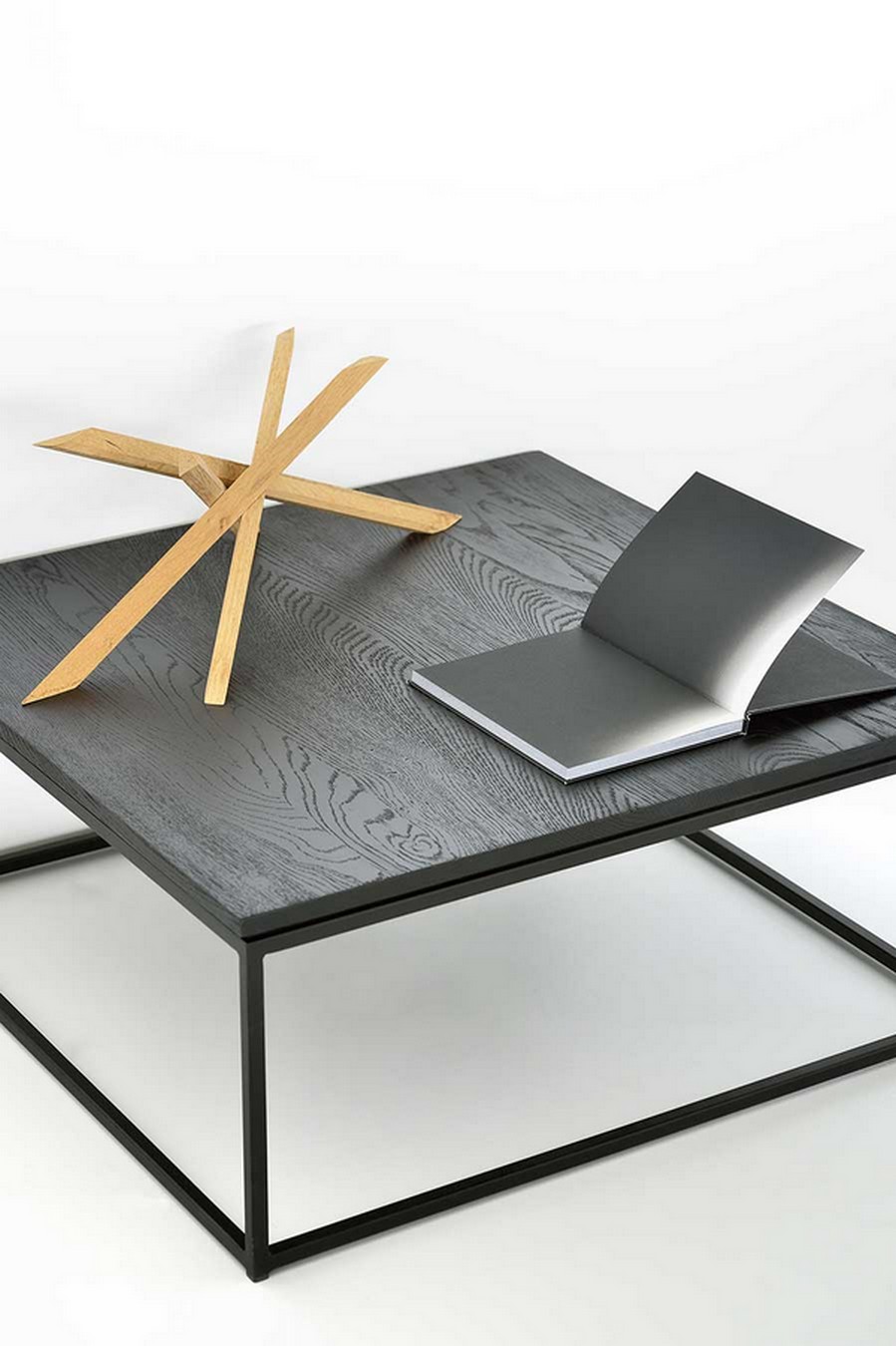 Couchtisch Thin Eiche Metall schwarz B 70 cm