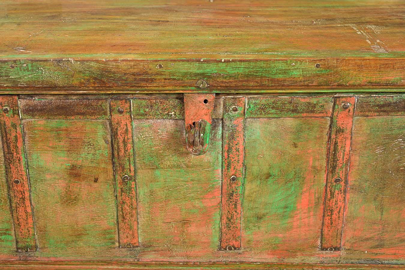 Holztruhe Vintage natur mit bunter Restpatina