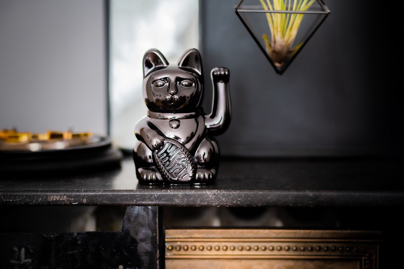 Winkekatze Lucky Cat Cosmic shiny schwarz