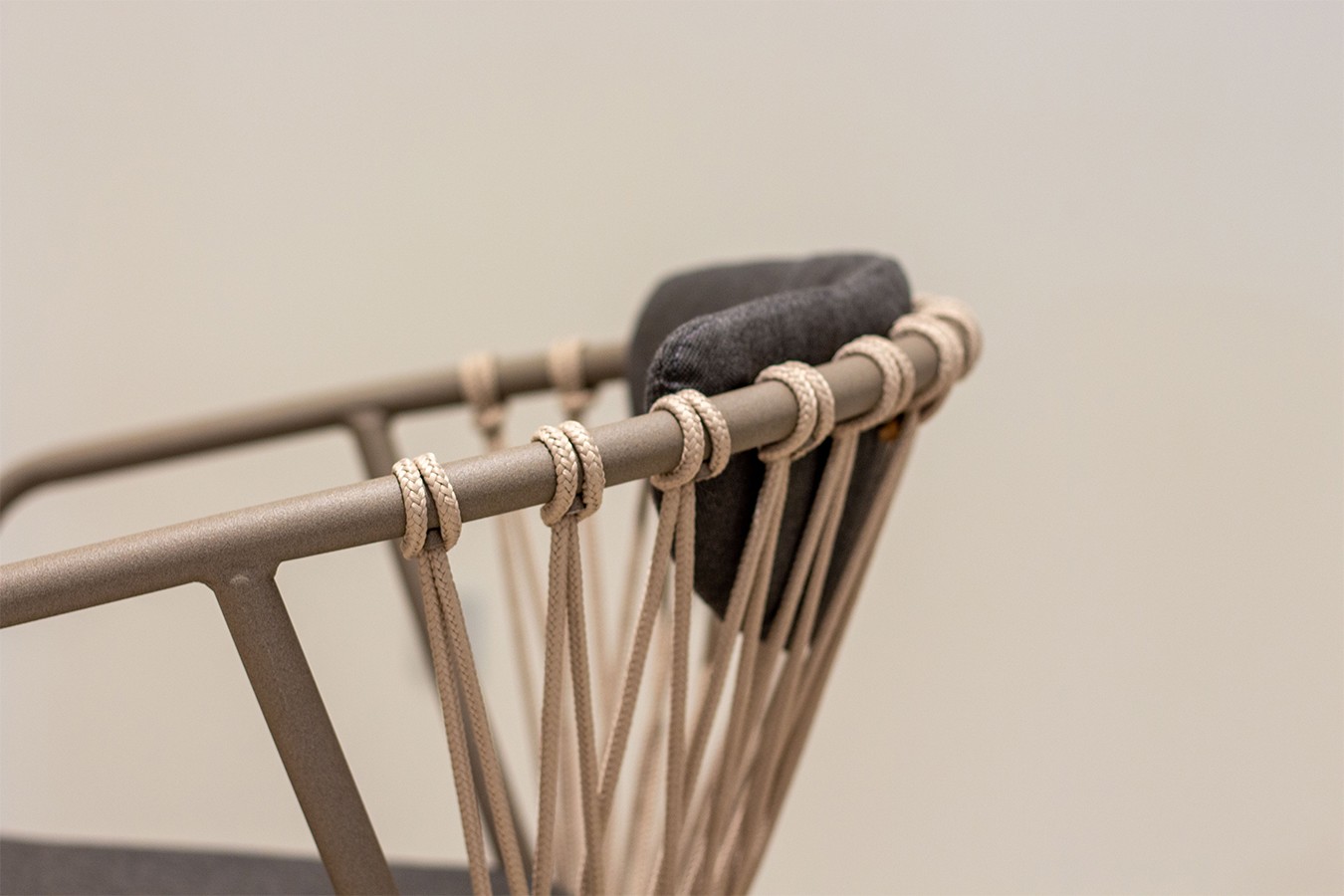 Designstuhl Baga mit zweiteiger Polsterung  braun