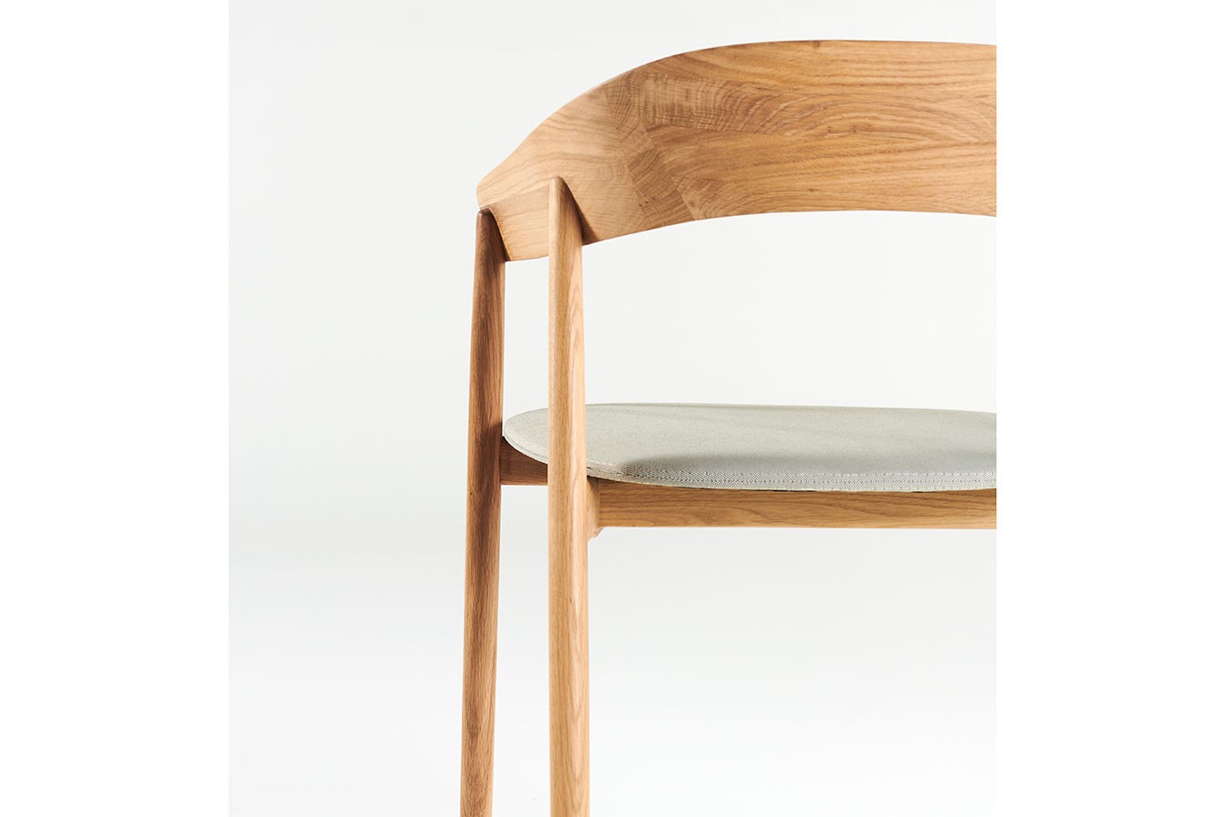 Designerstuhl Unaj mit Arm Eiche