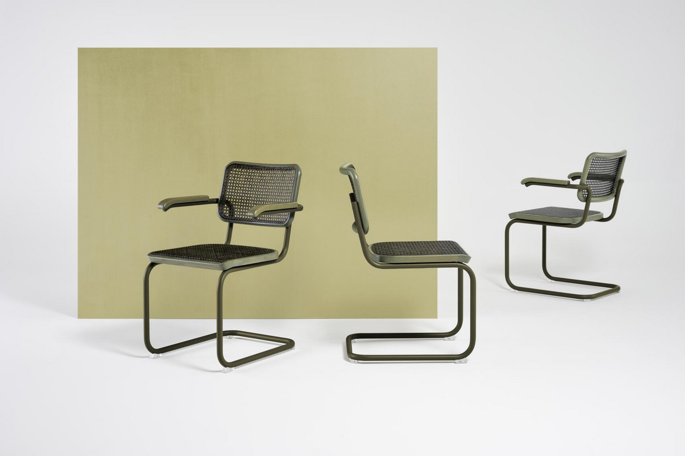 Freischwinger S32V Rattan grün