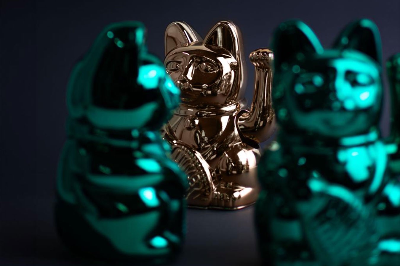 Winkekatze Lucky Cat Cosmic shiny platin