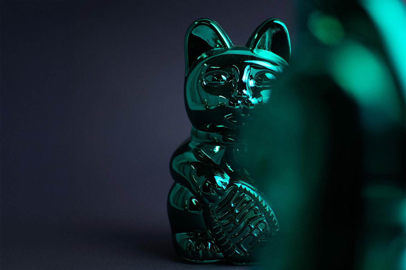 Winkekatze Lucky Cat Cosmic shiny grün