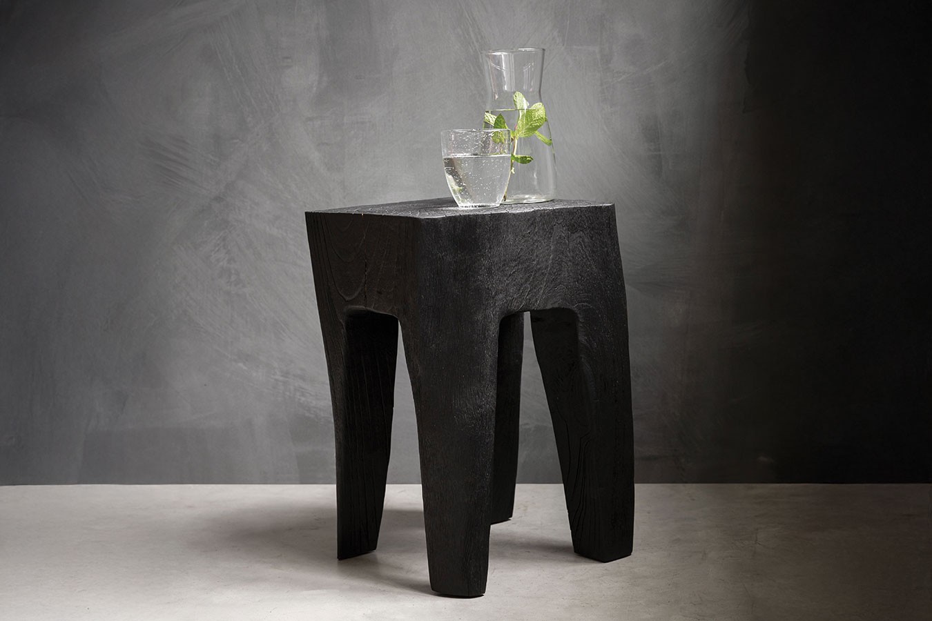 Beisteller Vito recycletes Teakholz schwarz