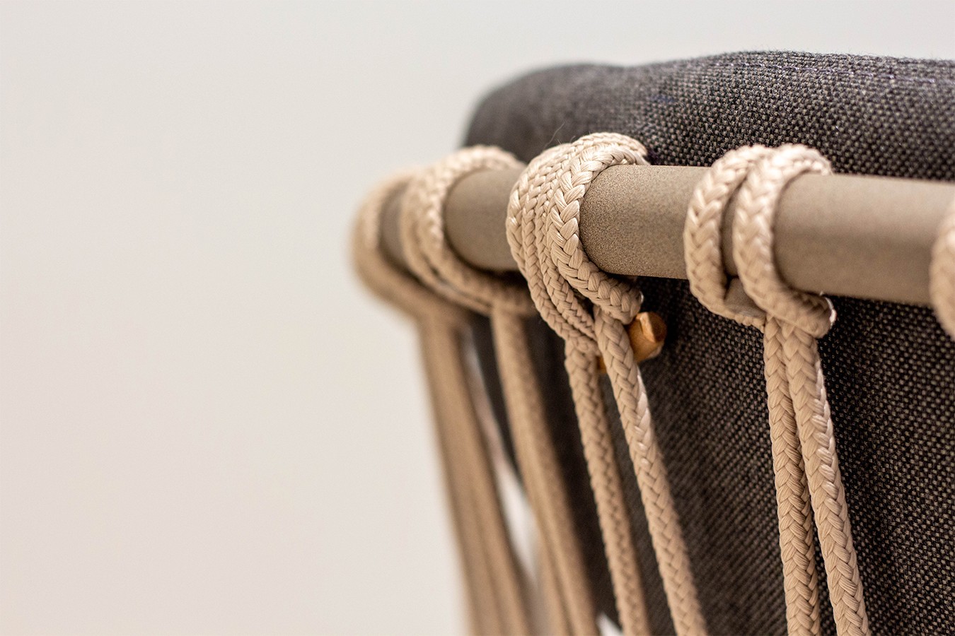 Designstuhl Baga mit zweiteiger Polsterung  braun