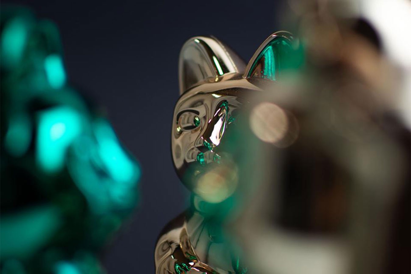 Winkekatze Lucky Cat Cosmic shiny platin